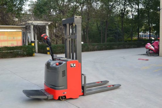 湖南榮洲機(jī)械設(shè)備有限公司,移動式升降平臺價(jià)格,湖南升降貨梯,塑料托盤批發(fā),固定式升降平臺,曲臂式升降平臺,汽車尾板,全電動叉車 湖南榮洲機(jī)械設(shè)備有限公司,移動式升降平臺價(jià)格,湖南升降貨梯,塑料托盤批發(fā),固定式升降平臺,曲臂式升降平臺,汽車尾板,全電動叉車