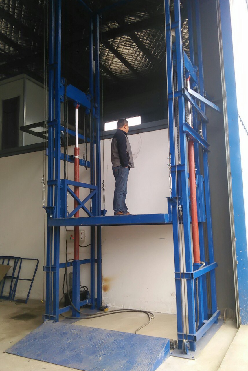 導(dǎo)軌鏈條升降平臺03.jpg